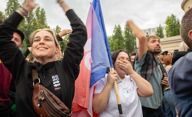 Izquierda frena a extrema derecha en comicios legislativos de Francia