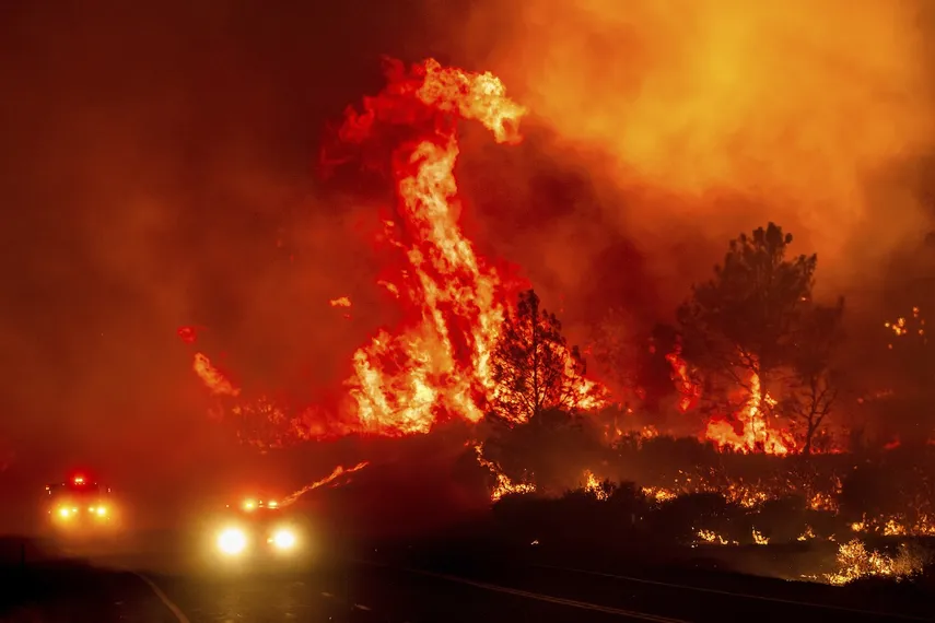 Crece incendio en California mientras el fuego arrasa parte del oeste de EEUU