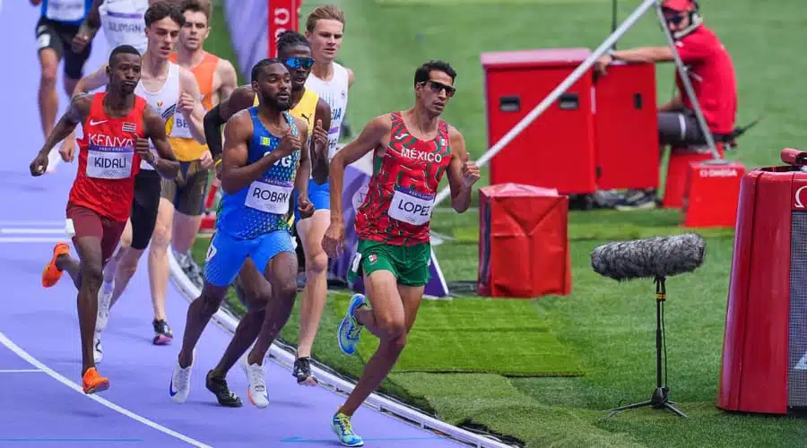 Tonatiú López vence en repechaje y avanza a semifinales de atletismo en París 2024