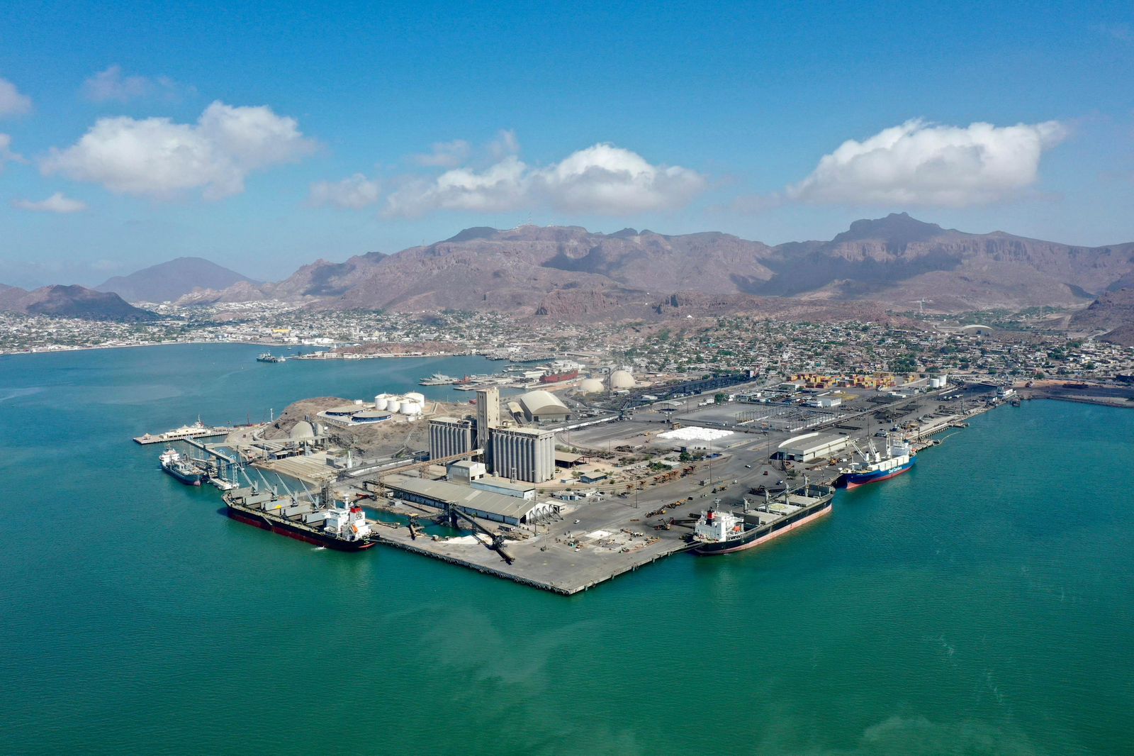 Consolida Gobernador modernización del Puerto de Guaymas como puerta logística del noroeste