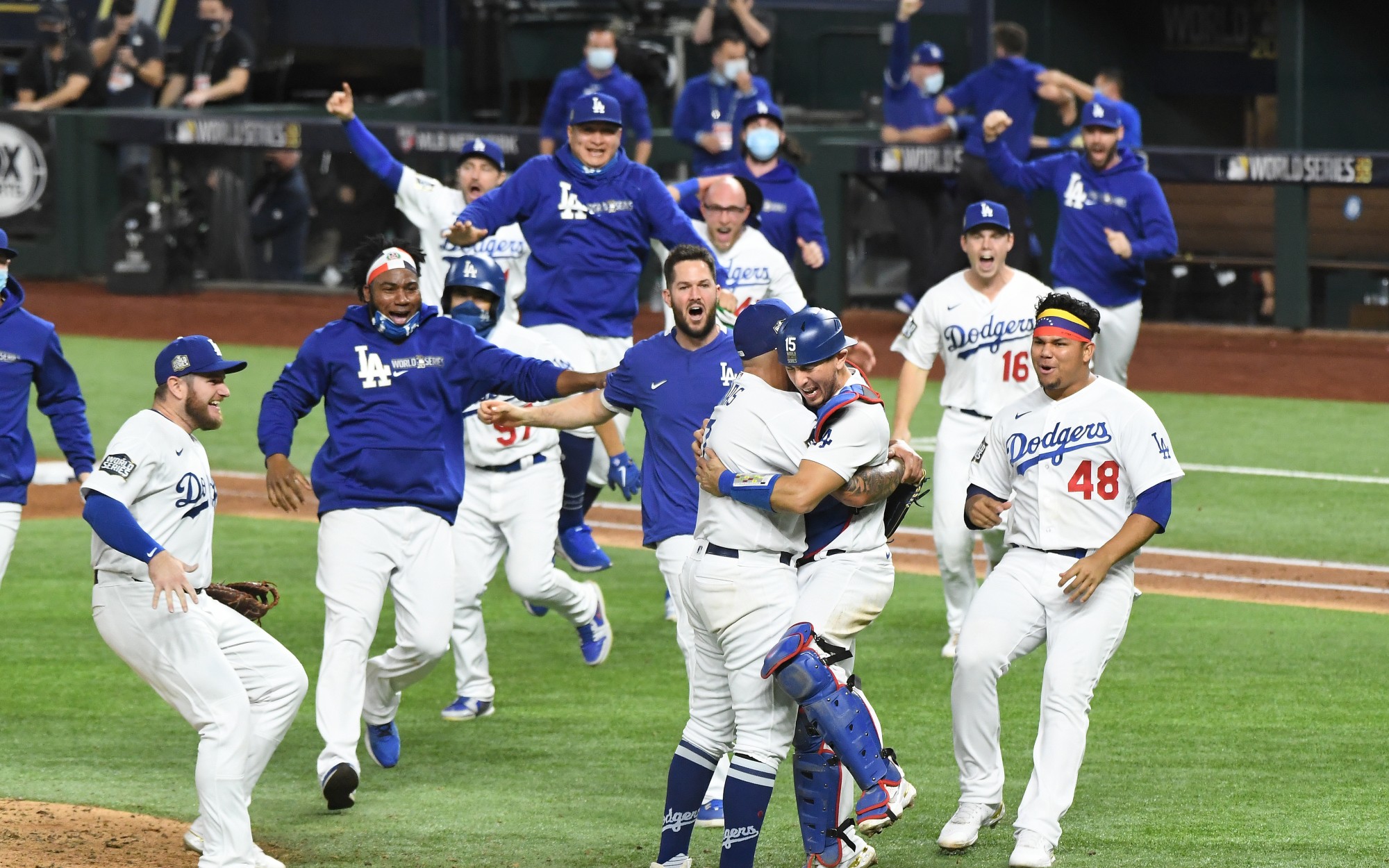 Freeman conecta Grand Slam, Dodgers gana primero de la Serie Mundial