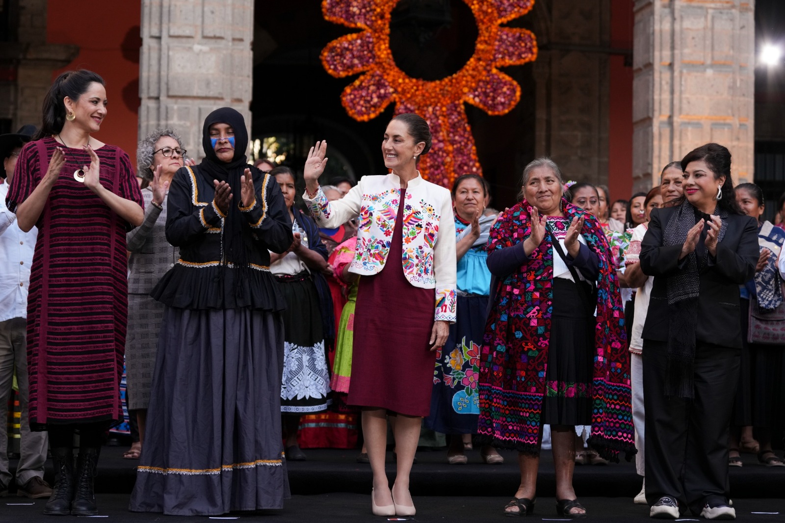 Claudia Sheinbaum anuncia nuevos Planes de Justicia para mujeres indígenas artesanas