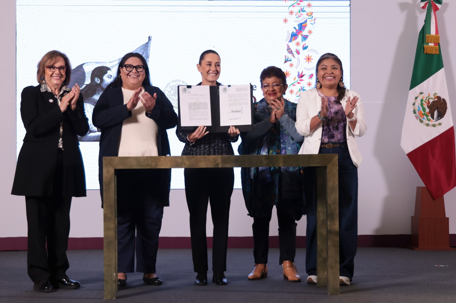 Las mujeres mexicanas quedan reconocidas en la Constitución con la firma del Decreto de Igualdad Sustantiva