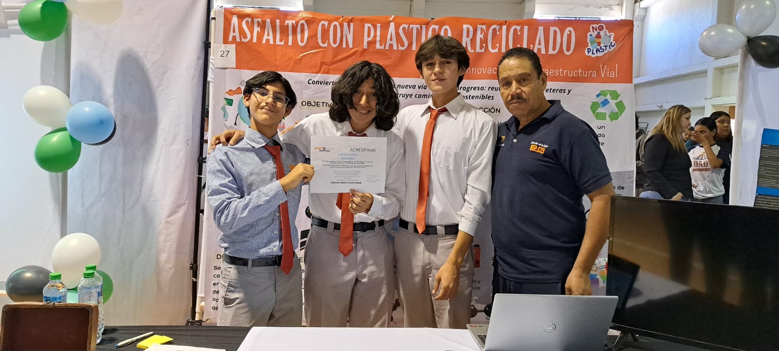 Desarrolla alumnado de Cobach Sonora proyecto de asfalto plástico