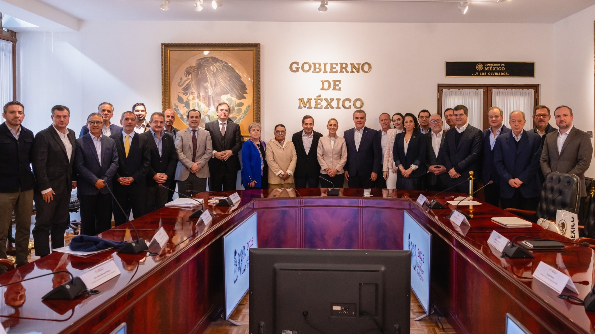 Sheinbaum se reúne con empresarios, ante inminentes Aranceles de Trump