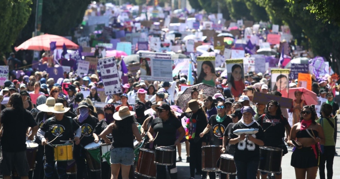 Marcha de mujeres invade México