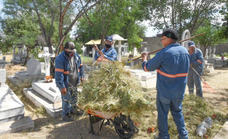 Trabaja Gobierno municipal en limpieza de panteones para recibir a visitantes el Día de las Madres