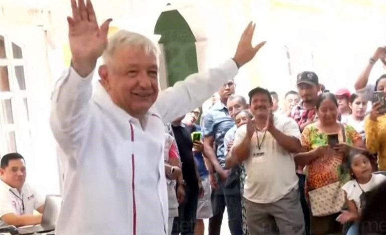 Reaparece AMLO para votar en elecciones del Poder Judicial