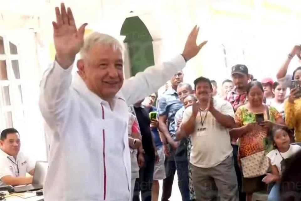 Reaparece AMLO para votar en elecciones del Poder Judicial