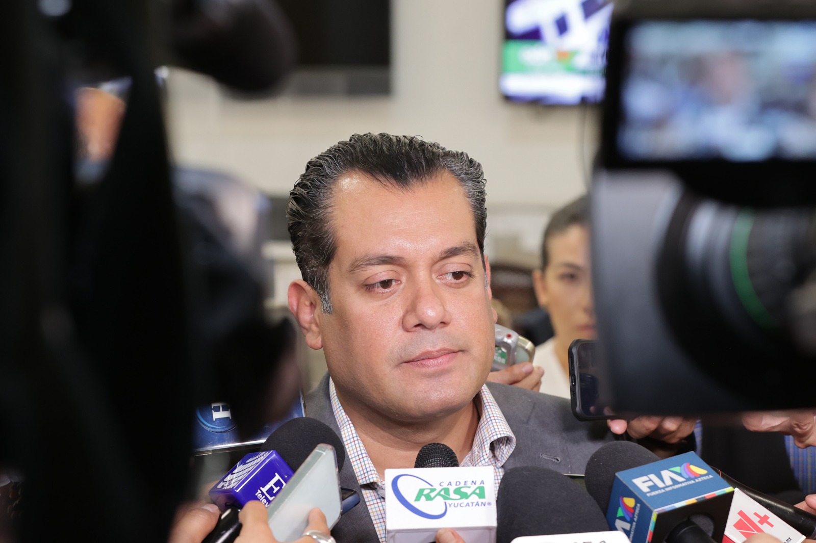Le echa la culpa a Claudio X. González para posicionar “supuesta censura”