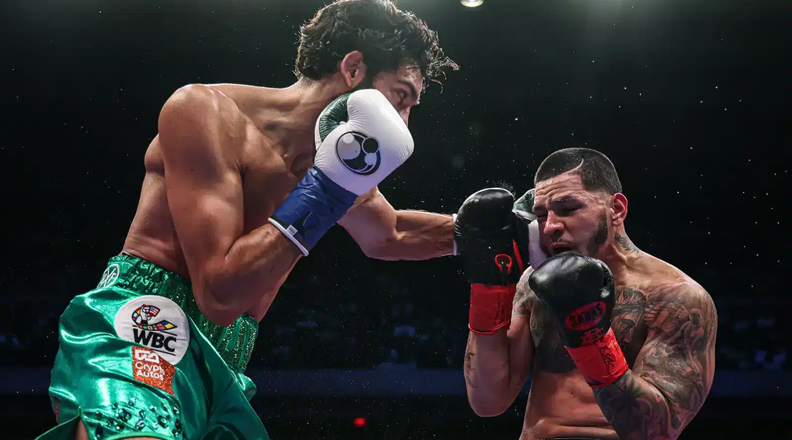 Hamzah Sheeraz destroza a Berlanga y apunta a Canelo Álvarez