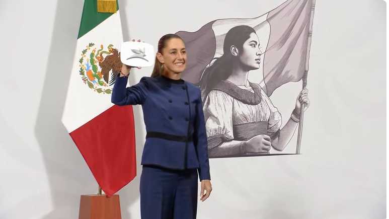 Presentan emblema de auto eléctrico “Olinia” y avances del Centro de Semiconductores “Kutsari”.