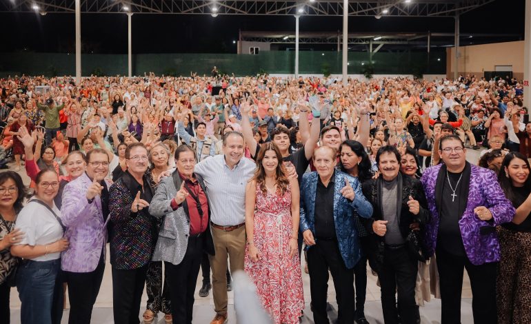 Celebran Patty Ruibal y Toño Astiazarán a más de tres mil adultos mayores…