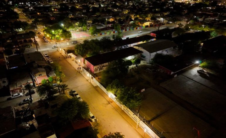 Beneficia Toño Astiazarán a familias del Choyal con tramo Camina Segura