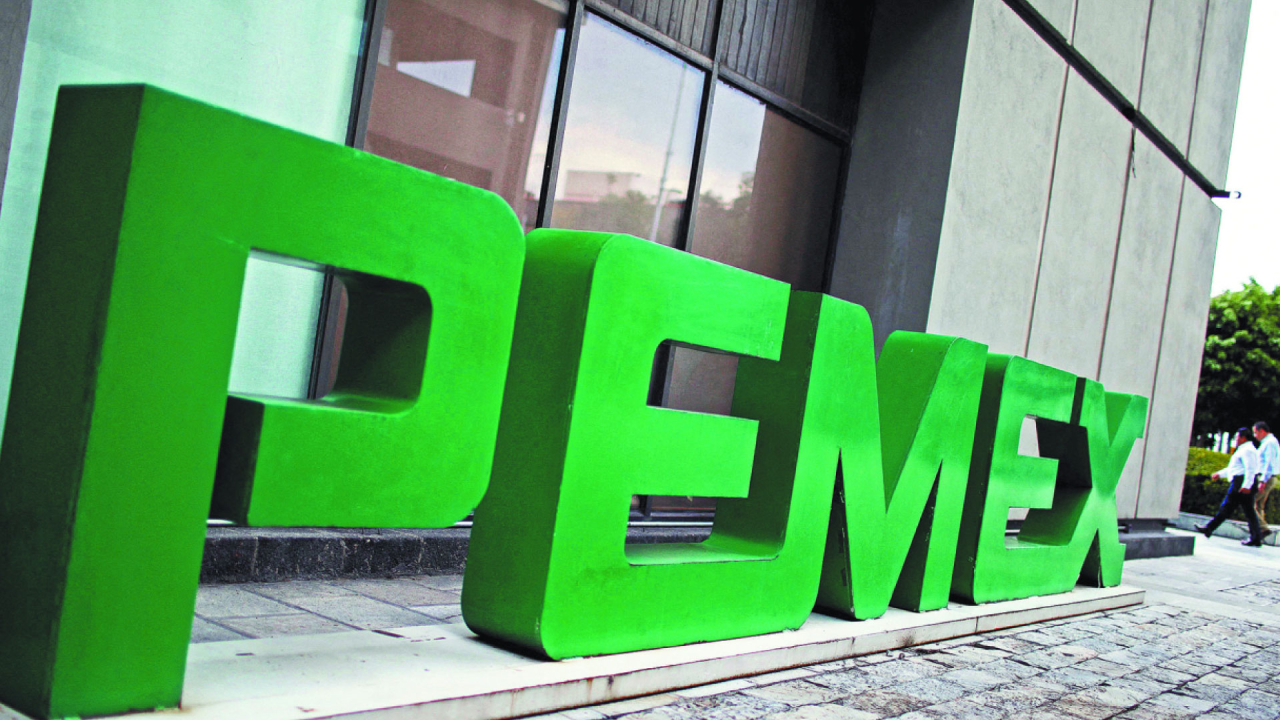 Pemex lanza oferta de recompra de bonos por 9,900 millones de dólares