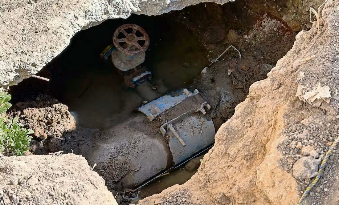 ¡También saquean el agua!