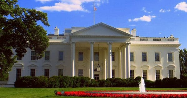 Casa Blanca congela fondos de estados demócratas