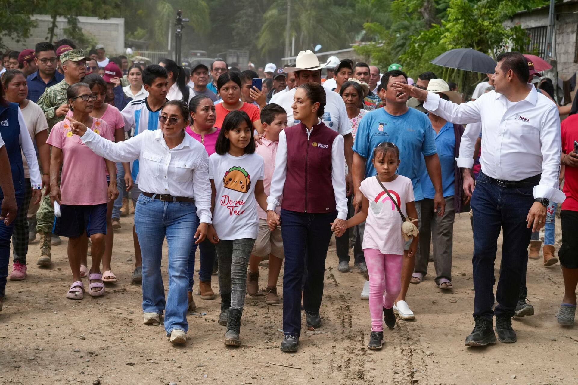 Sheinbaum: Plan de apoyo para 100,000 familias afectadas por inundaciones