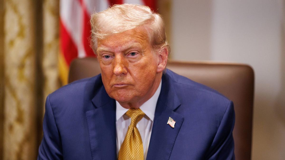 Desde ultratumba, Epstein provoca una potencial crisis política para Trump