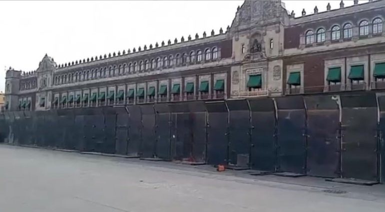 Vallas en Palacio Nacional ante marchas de la CNTE y Generación Z