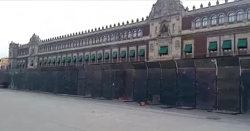 Vallas en Palacio Nacional ante marchas de la CNTE y Generación Z