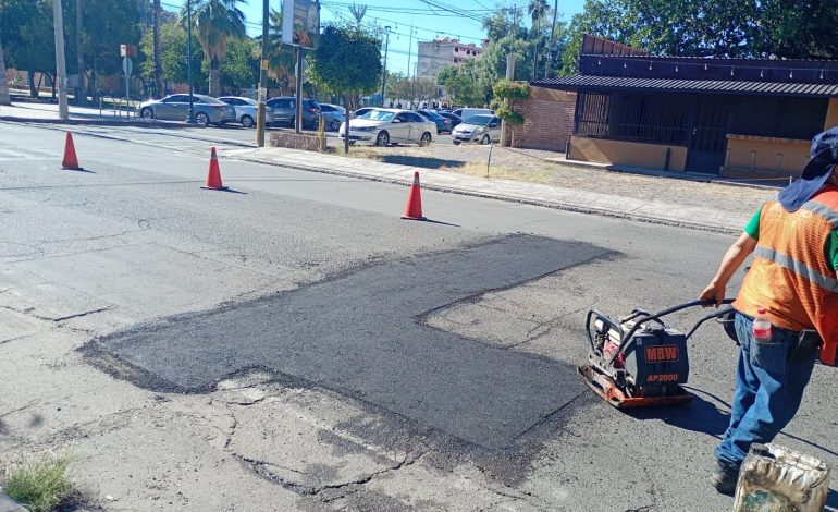 Cumple Ayuntamiento de Hermosillo con jornadas de bacheo