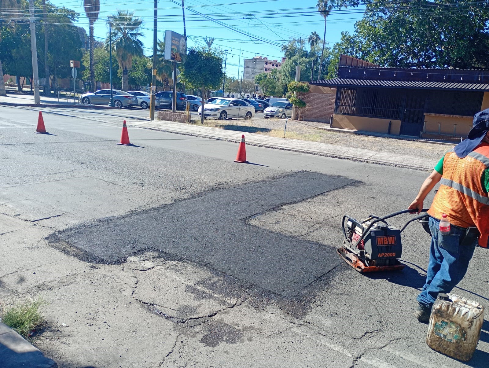 Cumple Ayuntamiento de Hermosillo con jornadas de bacheo
