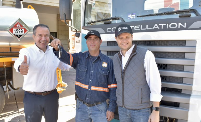 ¡Toño Astiazarán invierte 160 MDP y entrega maquinaria pesada!