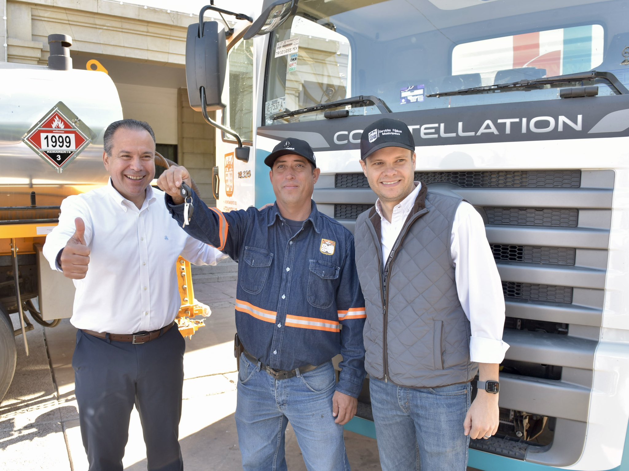 ¡Toño Astiazarán invierte 160 MDP y entrega maquinaria pesada!