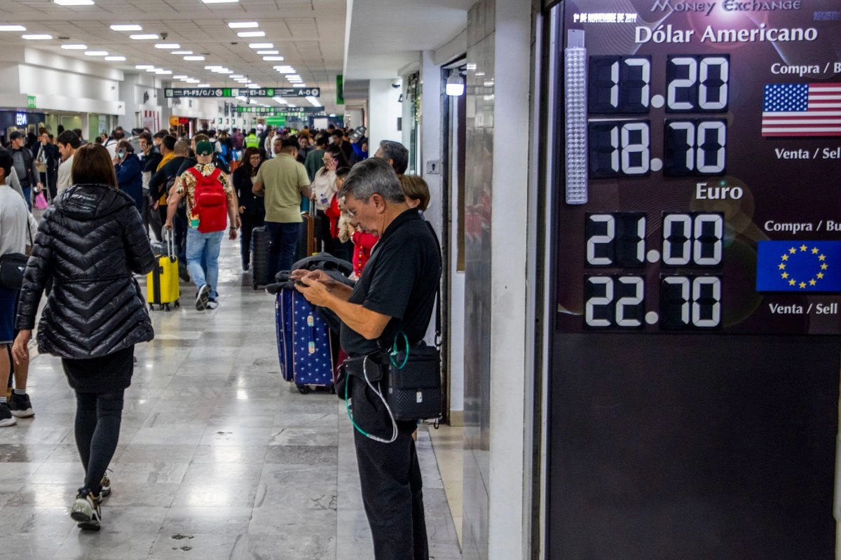 Peso cotiza a 17.90 por dólar en vísperas de Navidad