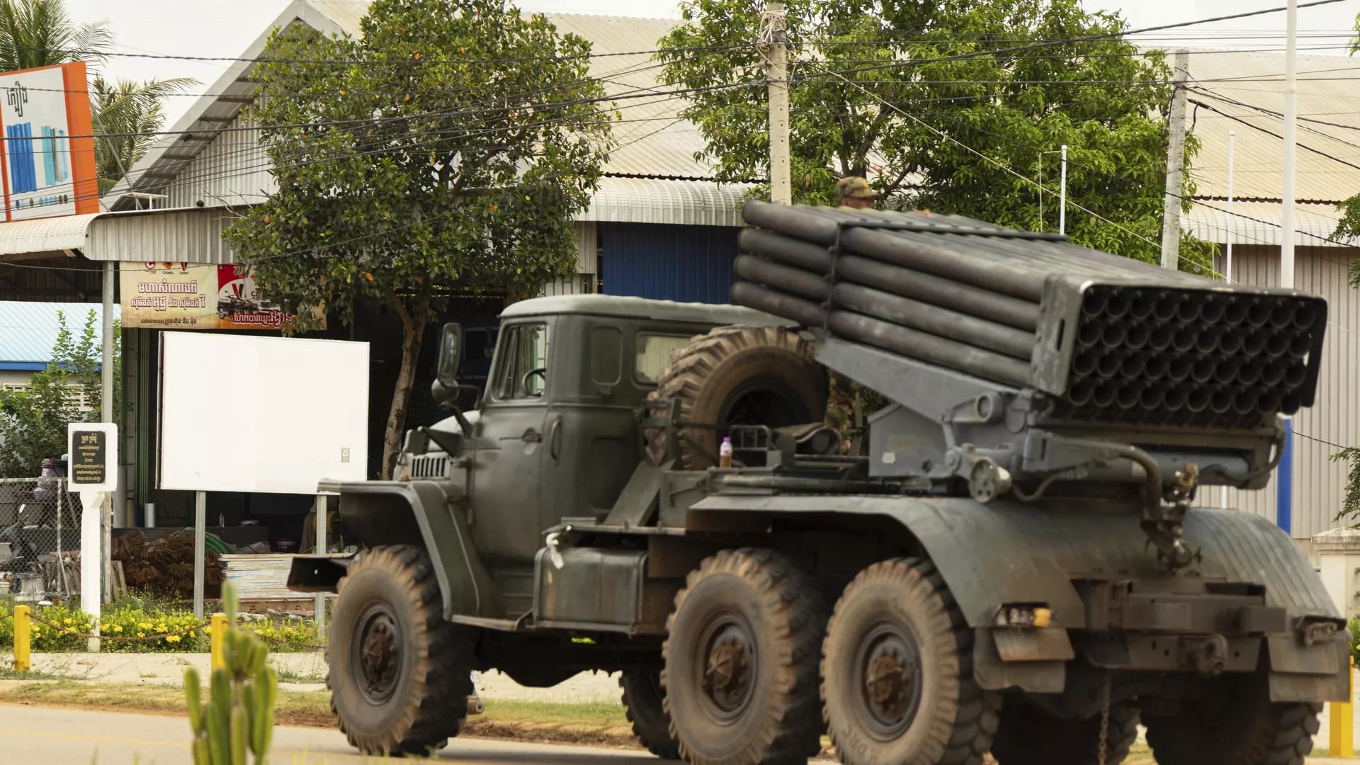 Tailandia y Camboya firman acuerdo de alto al fuego, reportan medios