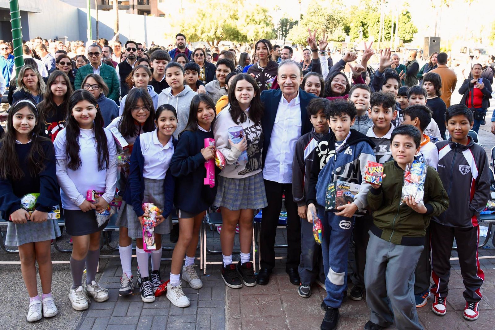 Durazo lleva alegría y bienestar a miles de familias con el Operativo Navideño