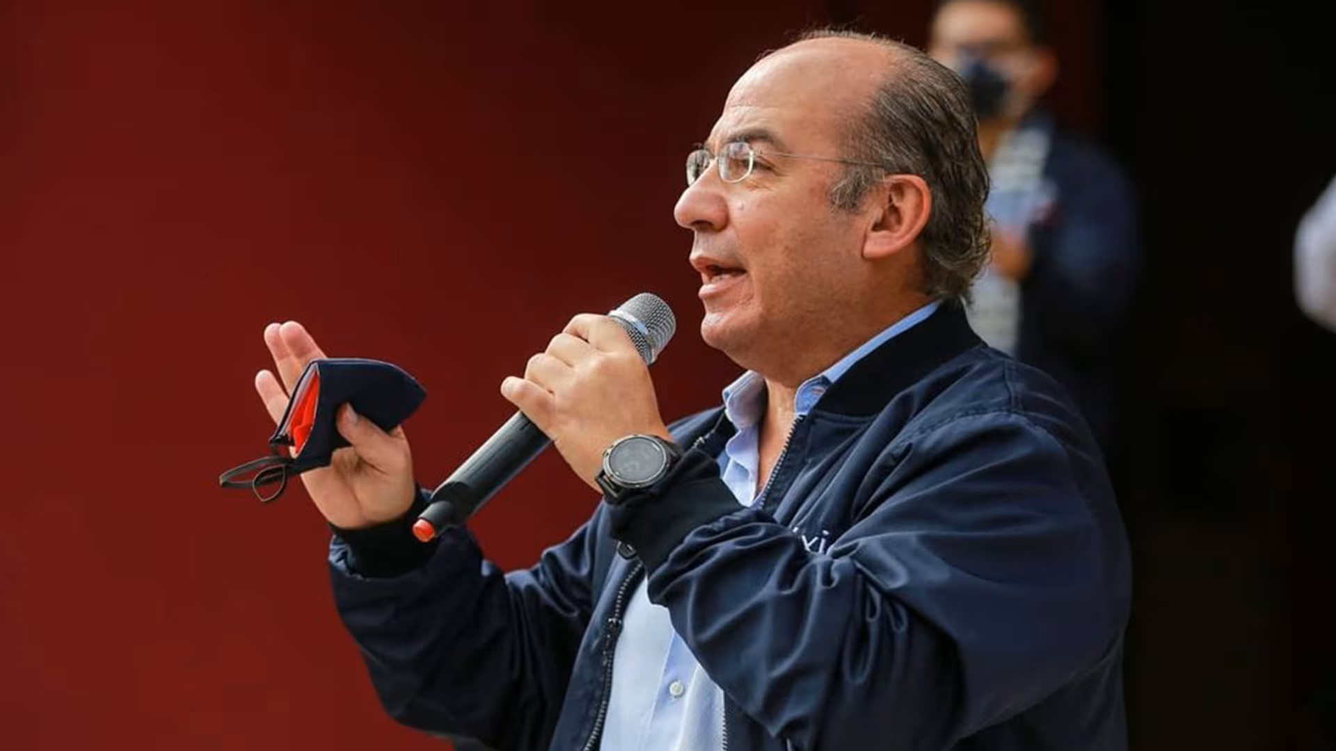 “¡Asesino, lárgate!” : le gritan estudiantes mexicanos a Felipe Calderón