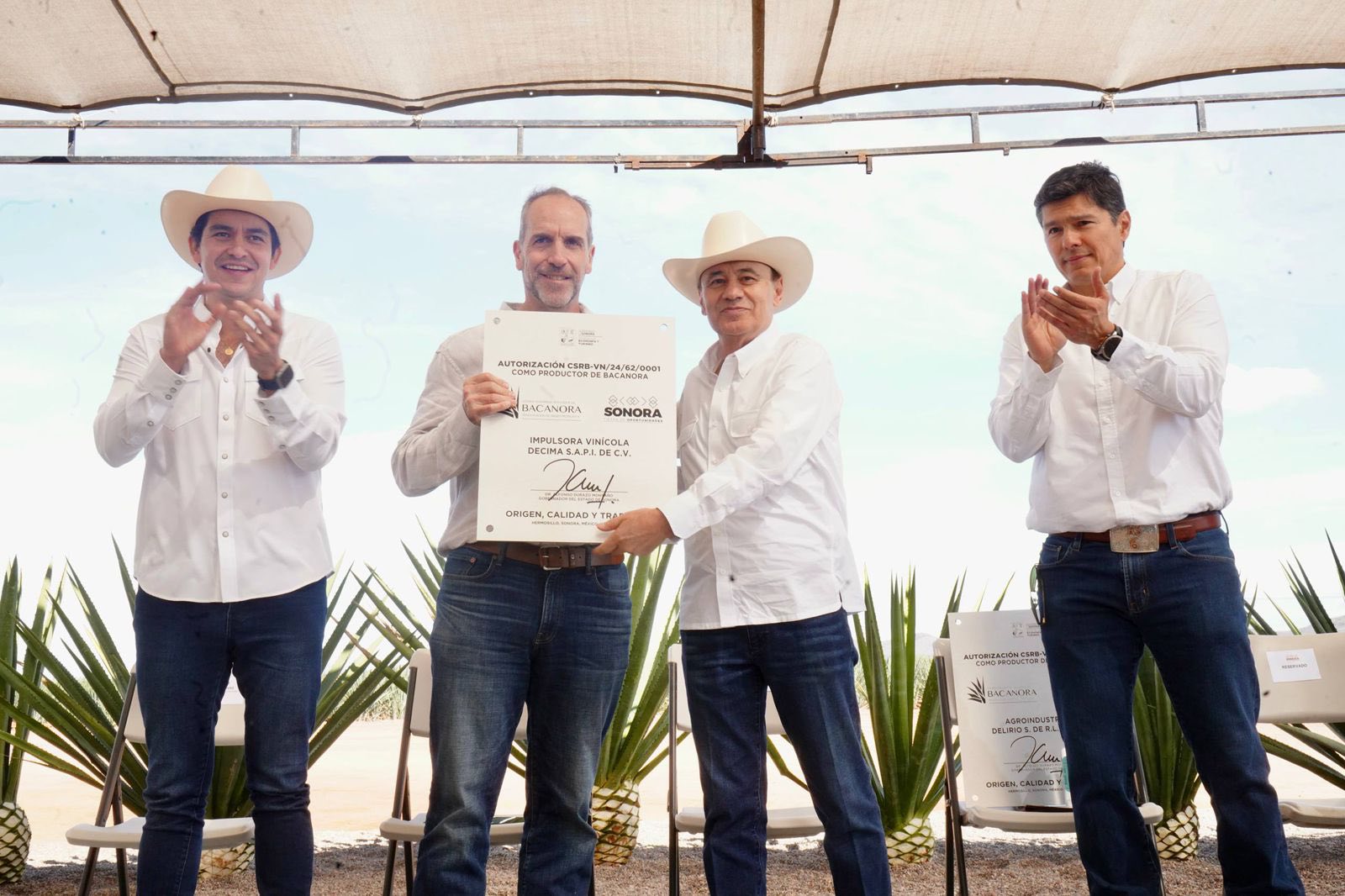 Alfonso Durazo posiciona al bacanora como bebida premium internacional con primeras certificaciones