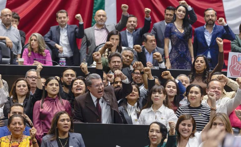 Morenistas se reúnen con la Presidenta. Sí viene un Plan B para la Reforma Electoral