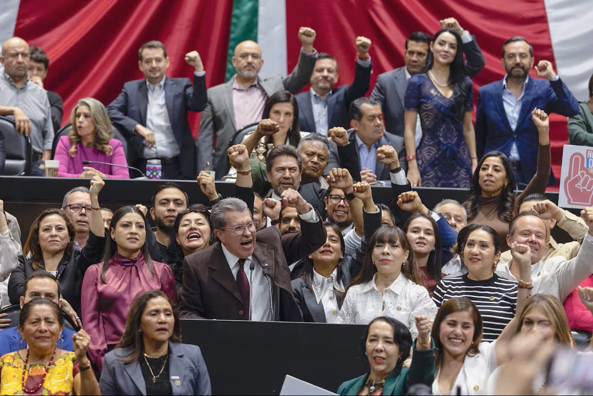 Morenistas se reúnen con la Presidenta. Sí viene un Plan B para la Reforma Electoral