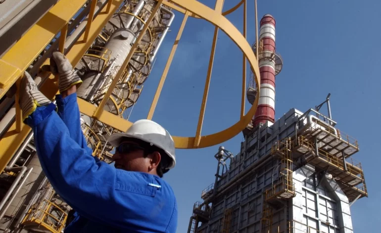 Emiratos Árabes Unidos dice que dejará la OPEP, lo que representa un golpe para el cártel petrolero