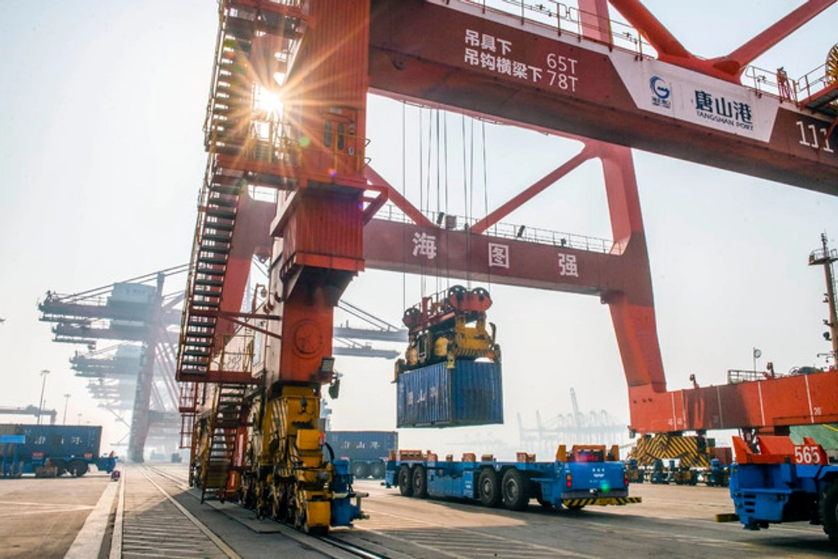 México no tiene motivos para seguir “mal ejemplo” de EU sobre aranceles: Liu Feitao