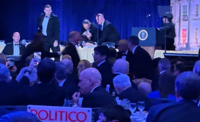 Trump es evacuado por ataque armado; el agresor está detenido