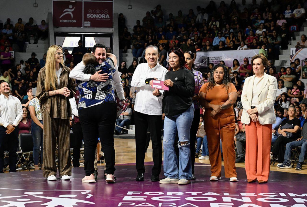 El Gobernador Alfonso Durazo fortalece economía de 16 mil familias con tarjetas de oportunidades del Bienestar