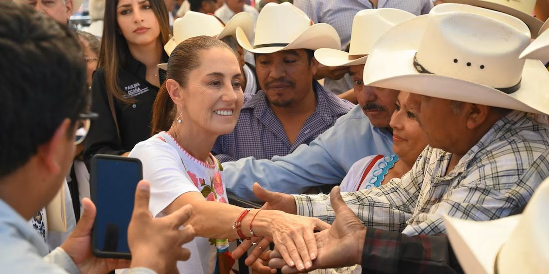 Firman decreto de restitución de tierras en Bahía de Lobos