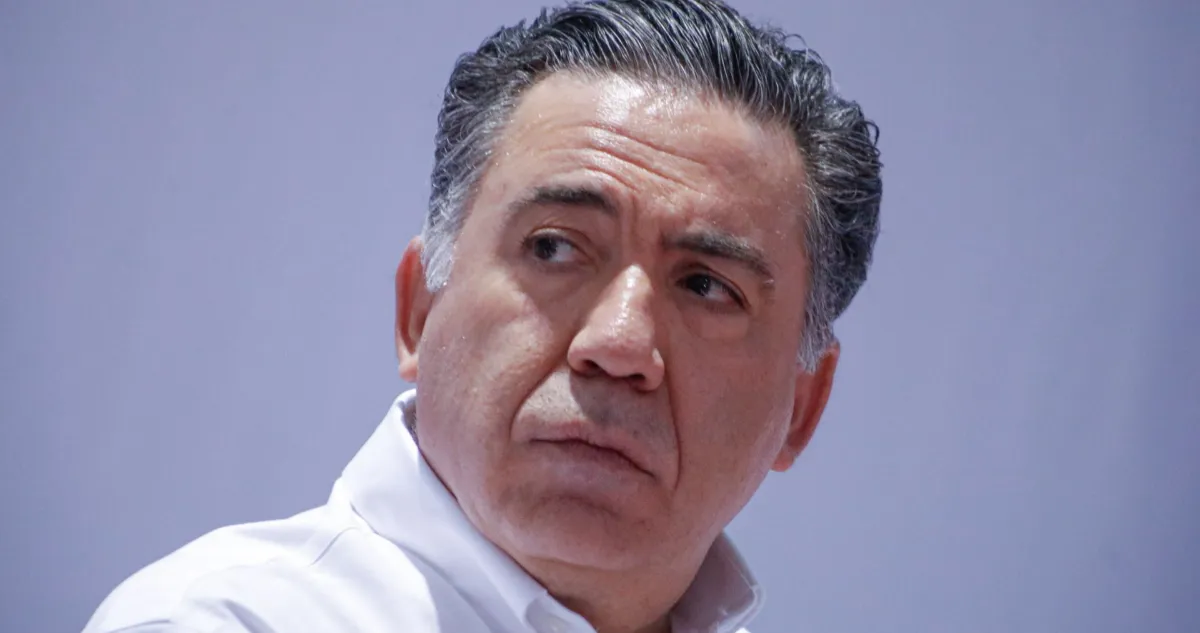 Enrique Inzunza pide licencia para ausentarse del Senado ante la “embestida mediática que se ha desplegado por personeros y medios de la derecha”.