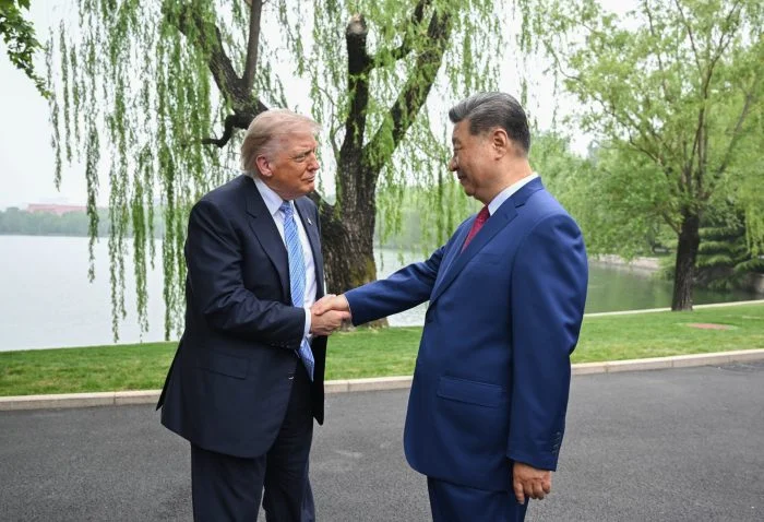 En casa le reclaman el desastre económico; Trump vuelve de China con las manos vacías
