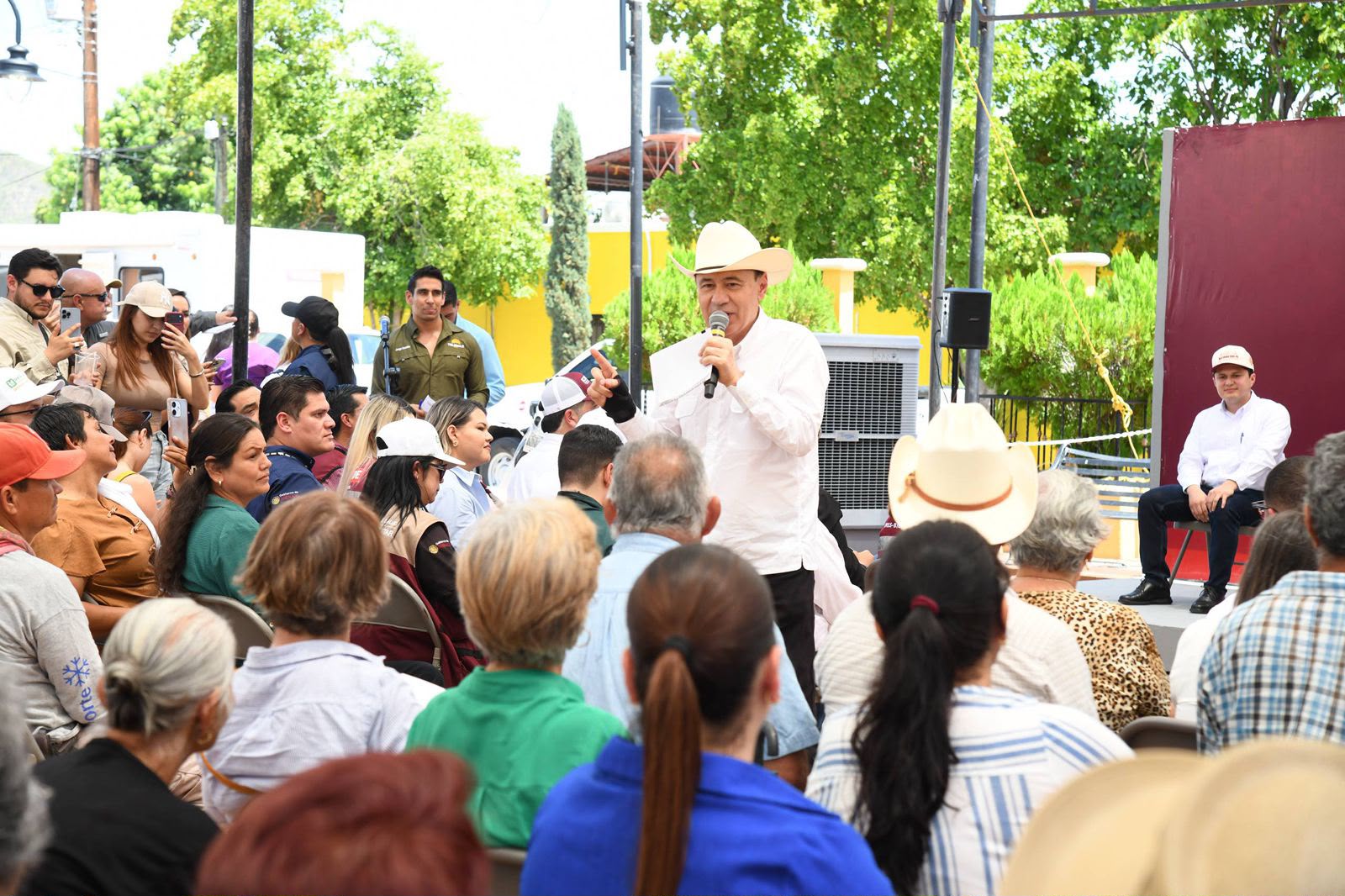Lleva Gobernador Durazo becas, obras y servicios gratuitos a miles de familias de la sierra sonorense