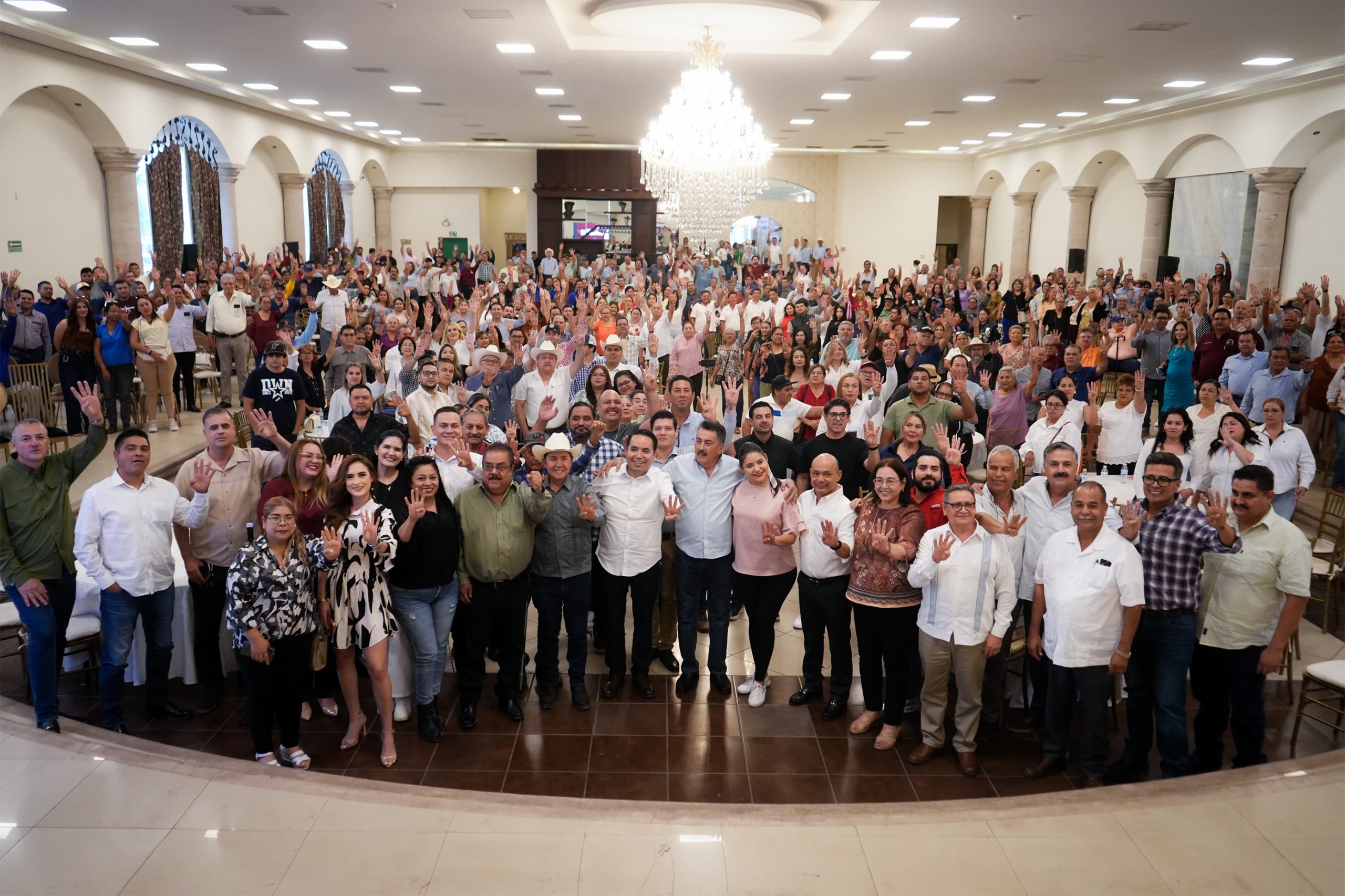 Javier Lamarque reúne a cerca de 700 líderes del sur de Sonora