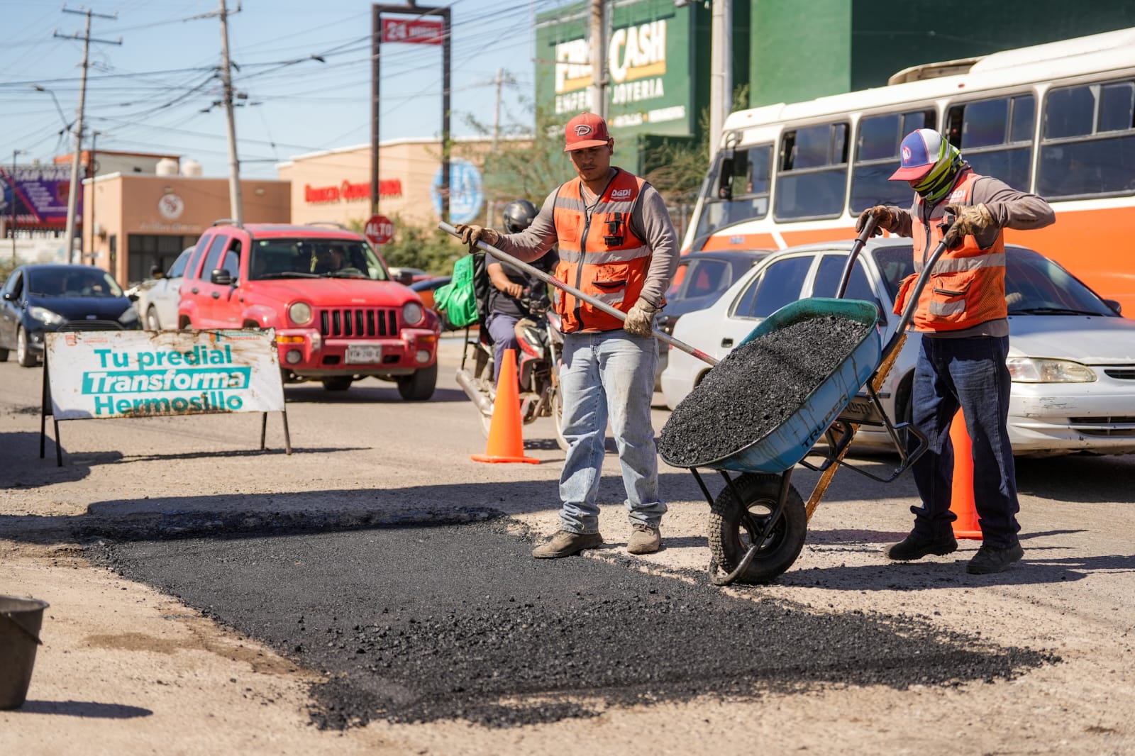 Mantiene Toño Astiazarán rehabilitación de vialidades en diversos sectores de la ciudad