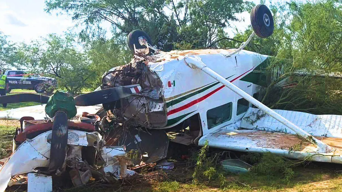 Tres personas lesionadas tras aterrizaje forzoso de avioneta en Sonora