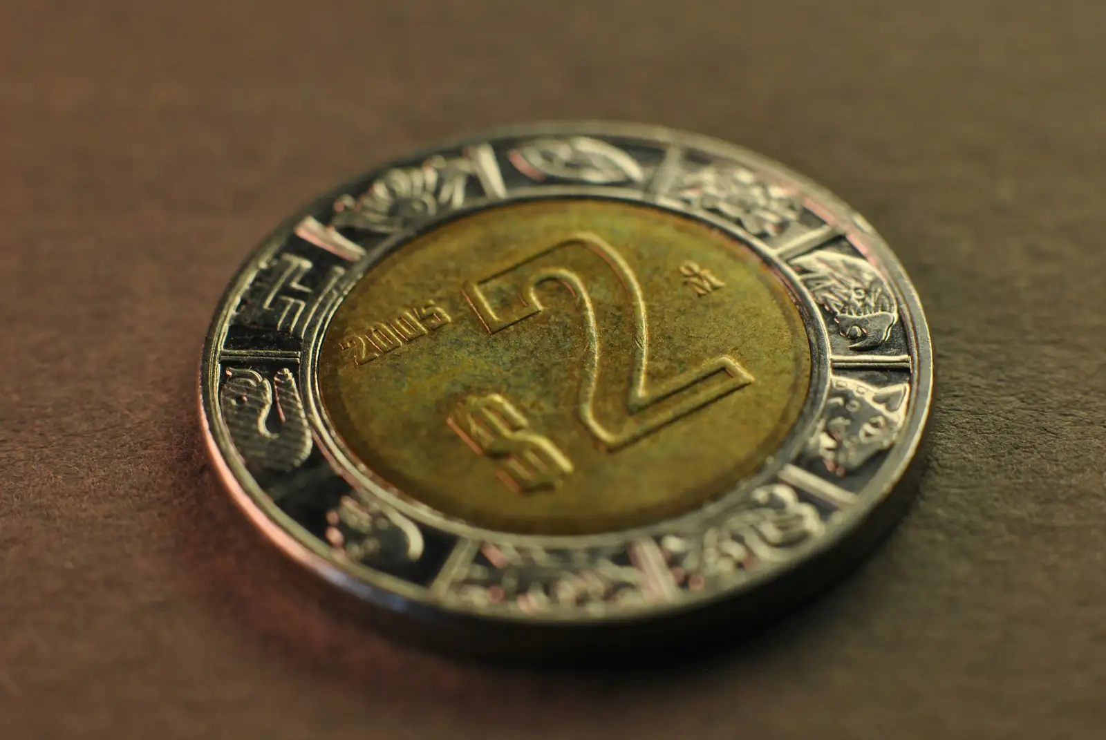 Peso gana ante el avance diplomático entre Estados Unidos e Irán