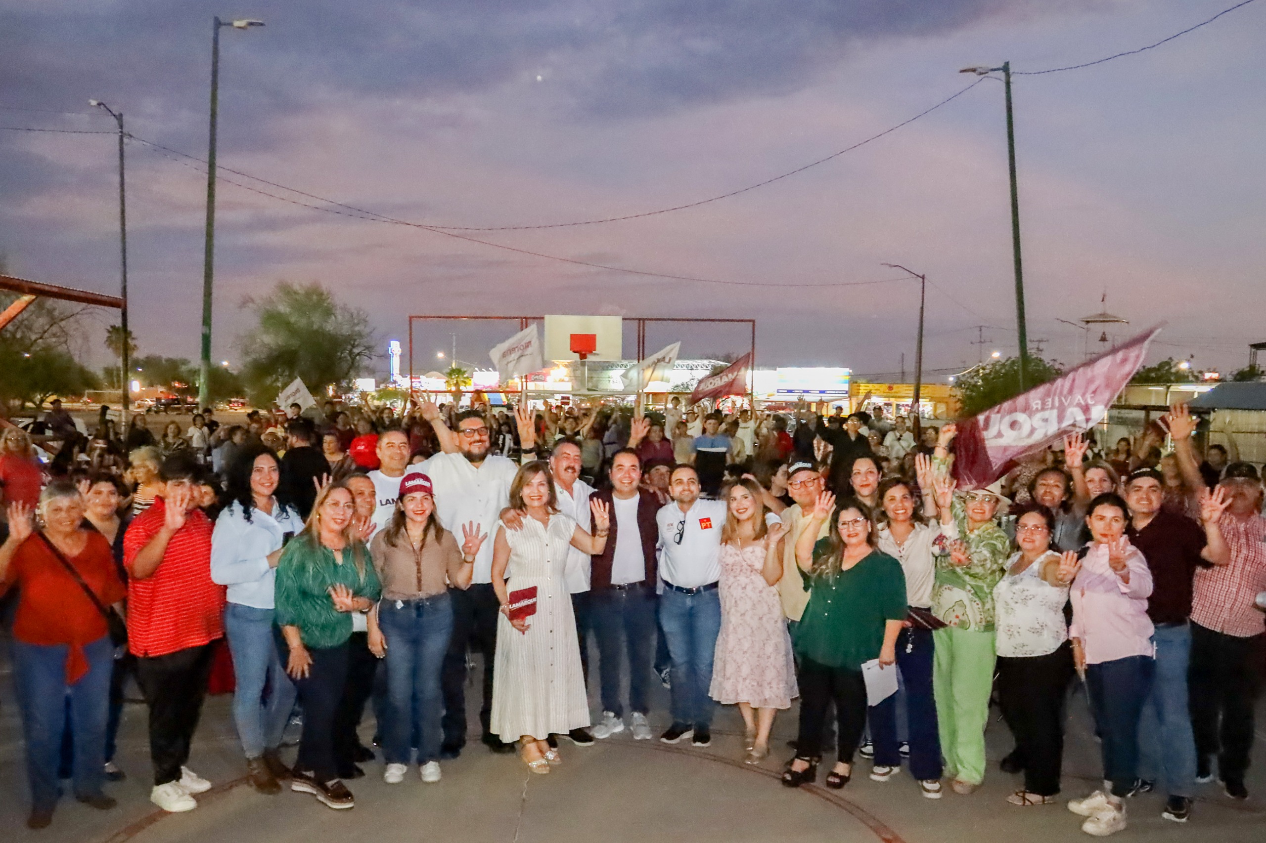 Festeja Javier Lamarque su cumpleaños en una colonia popular