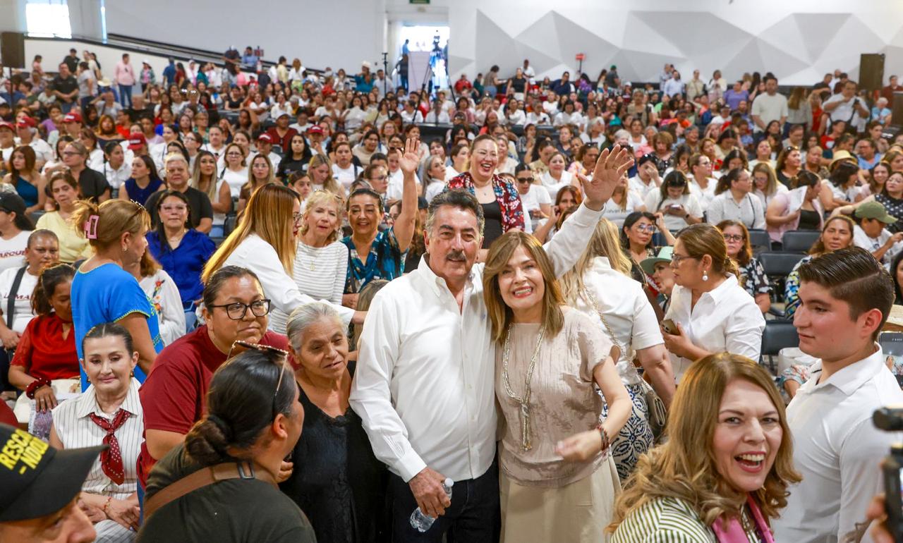 “La unidad se construye con respeto”: Javier Lamarque ante miles de mujeres